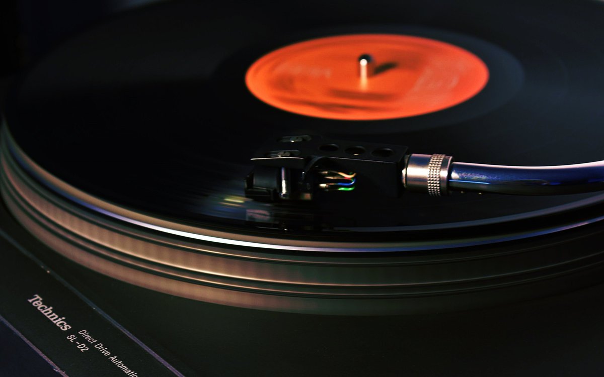 UCLBrainScience's tweet photo. The human brain can recognise a familiar song within 100 to 300 milliseconds, highlighting the deep hold favourite tunes have on our memory, a new @UCLEarInstitute study finds: https://t.co/bcZlSw0LgQ https://t.co/M8CbyL3ddU