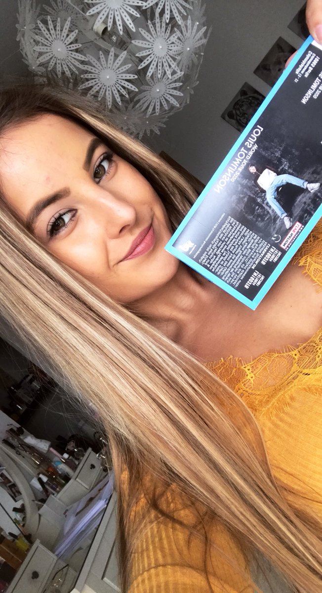 Emmaaa_Tommo's tweet photo. Look what arrived today 😍 I’m the happiest girl in the world! See you in 136 days! 🎉🎉🎉 @Louis_Tomlinson https://t.co/E5QFec1lgk