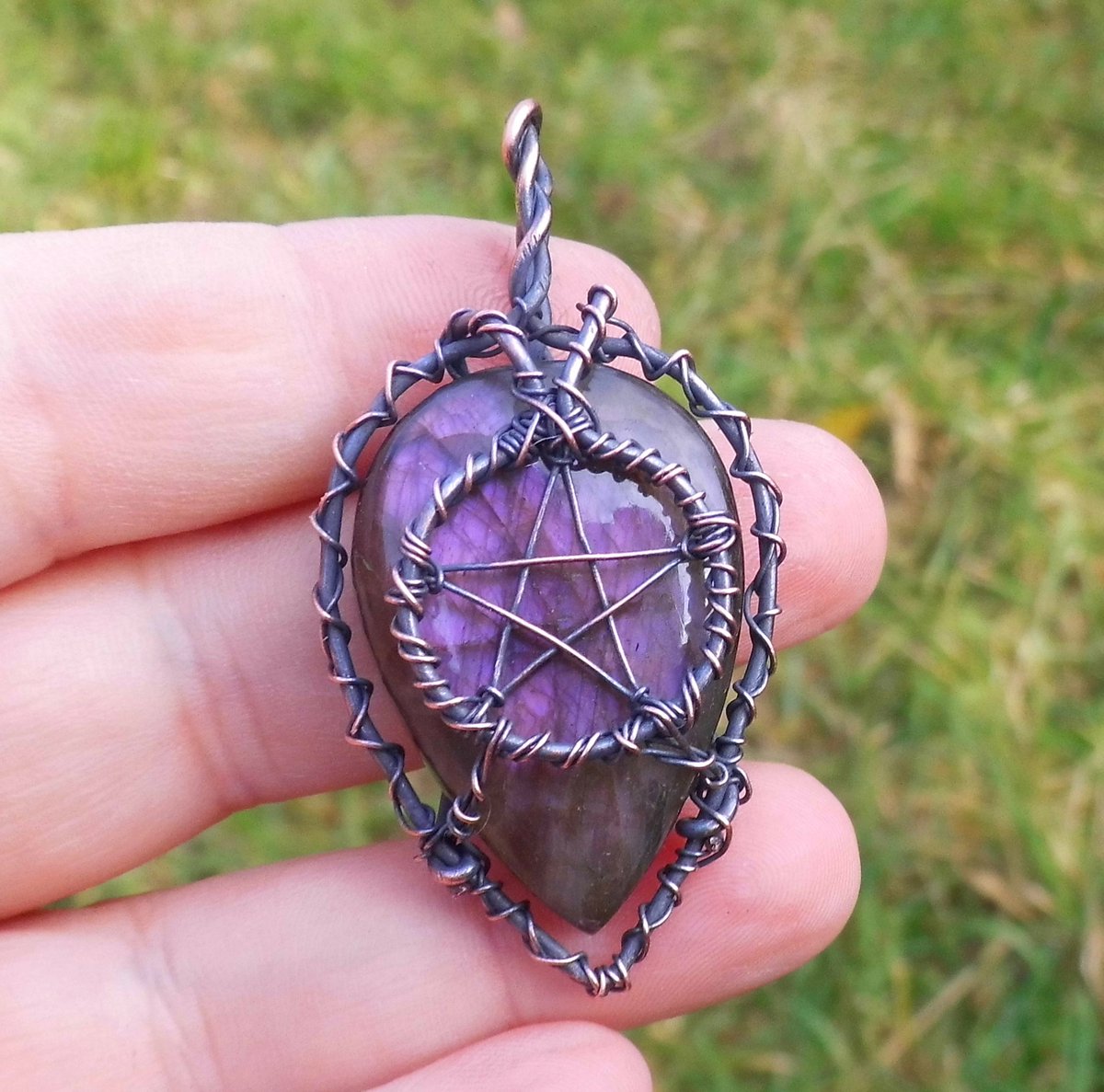 CharismaCrystal's tweet image. #labradorite #crystal #pentagram #pendant   
🖤CharismaCrystals.etsy.com🖤
 Worldwide Shipping
 
#Celtic #witchcraft #UKBizHour #craftbizparty #goth #FridayFeeling #UKGiftAM #ukgifthour #oneofakind #handmadejewellery #purple #handmadejewelry #handmadegifts #pagan #Christmas