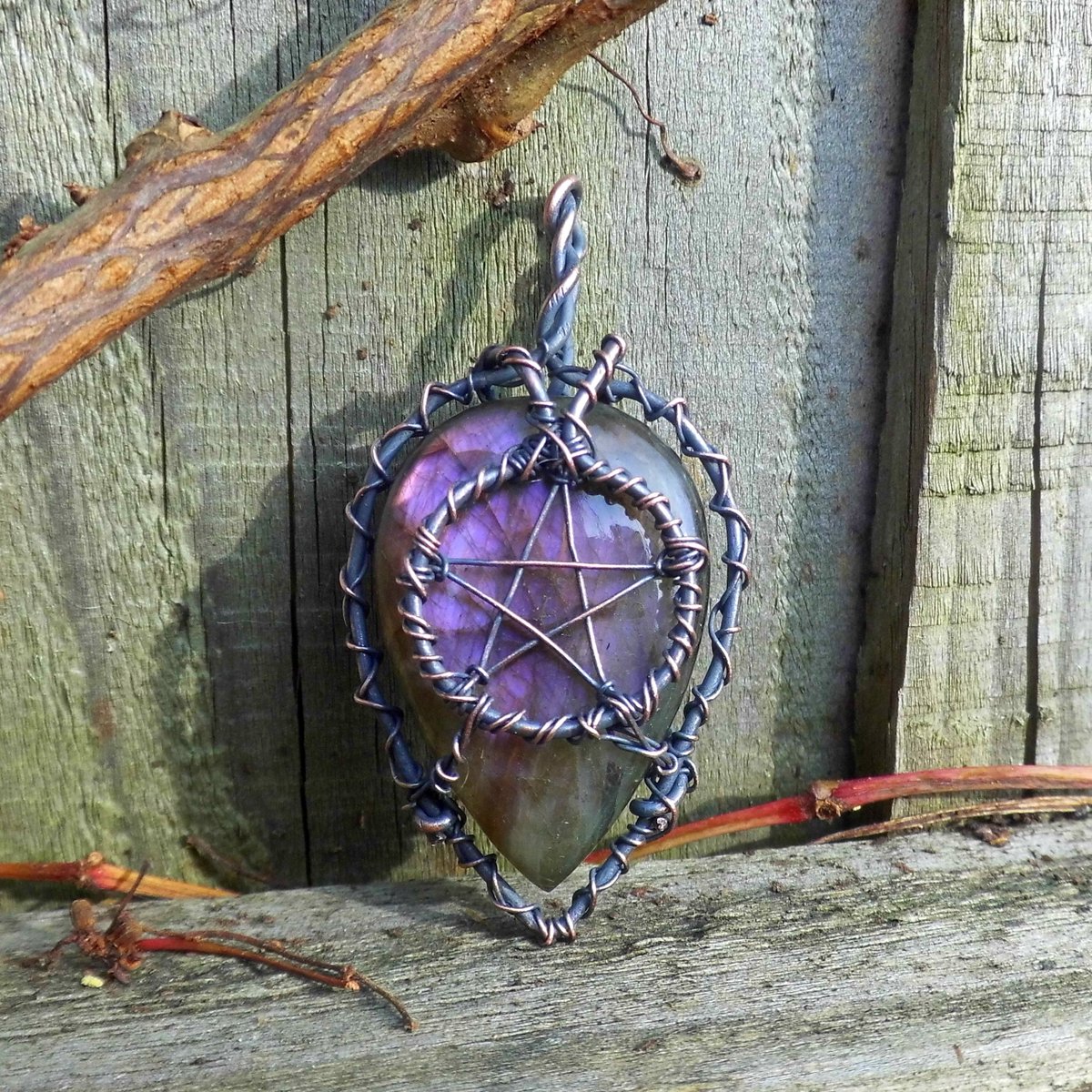 CharismaCrystal's tweet image. #labradorite #crystal #pentagram #pendant   
🖤CharismaCrystals.etsy.com🖤
 Worldwide Shipping
 
#Celtic #witchcraft #UKBizHour #craftbizparty #goth #FridayFeeling #UKGiftAM #ukgifthour #oneofakind #handmadejewellery #purple #handmadejewelry #handmadegifts #pagan #Christmas