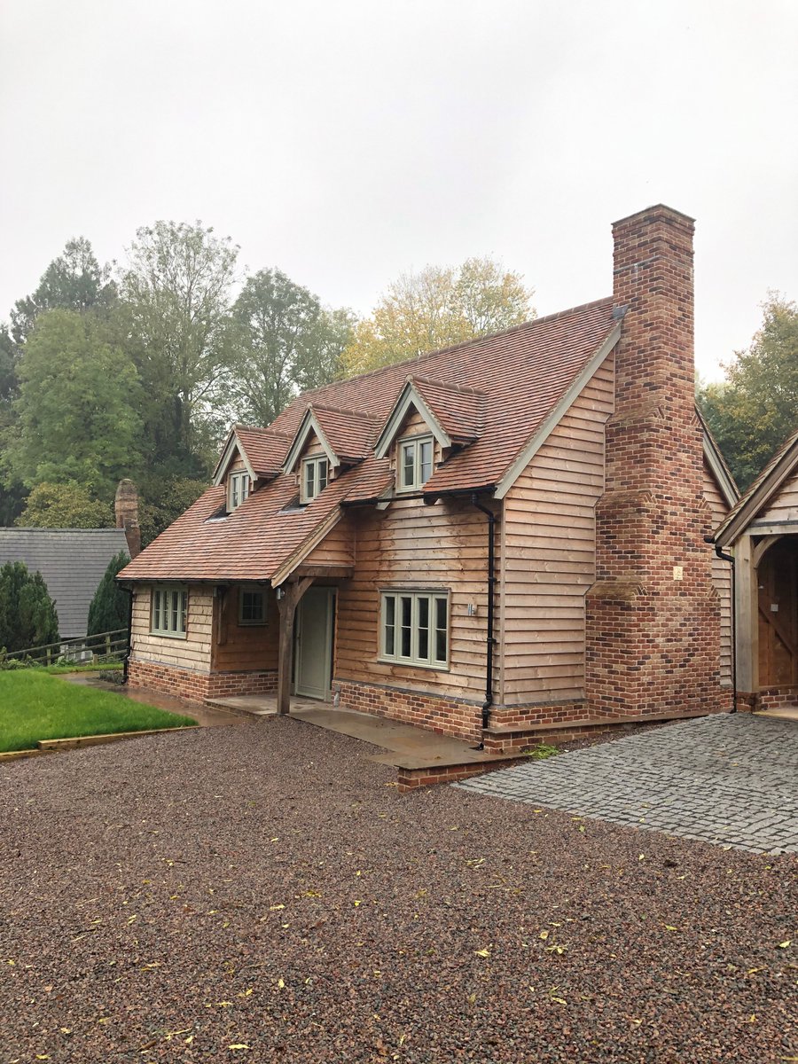 Merry and Jessi took a little visit to our site at Dilwyn yesterday afternoon - this is Greengages, a pretty weatherboard and brick 3 bedroomed Pearmain Cottage.

Available and for sale now, please call Jackson Property to arrange a viewing - 01568 266002