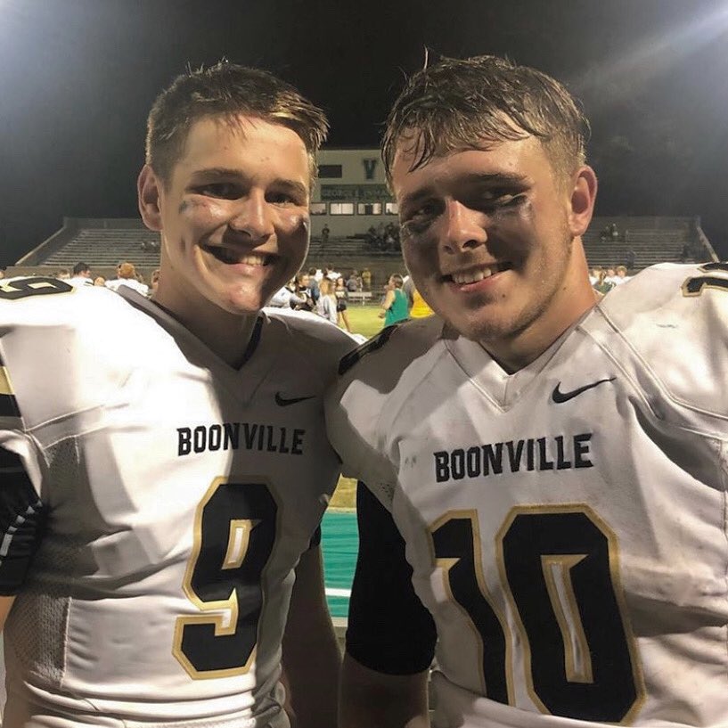 trphillips1977's tweet photo. GAME DAY!! #sectionalsemifinal #fridaynightfootball #myboys #gameday https://t.co/EER15wXxNA