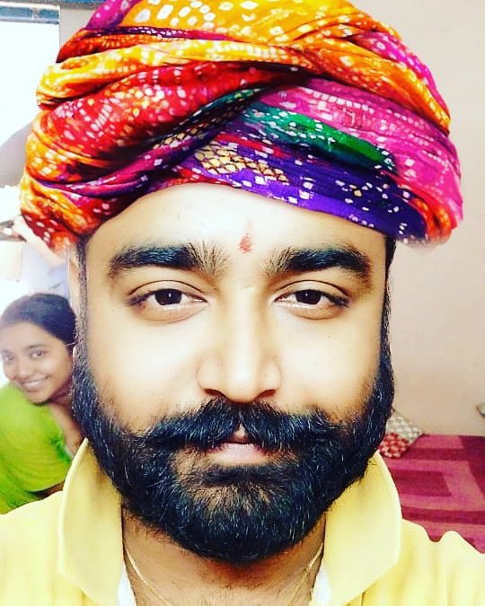 Mohit_journo's tweet photo. खाम्मा घणी 🙏
#selfie📷 #rajsthanilook #mustache #beardlifestyle #beardbaba #like #followme✌ #welcometoomohitcity https://t.co/uxYnQt3Boe