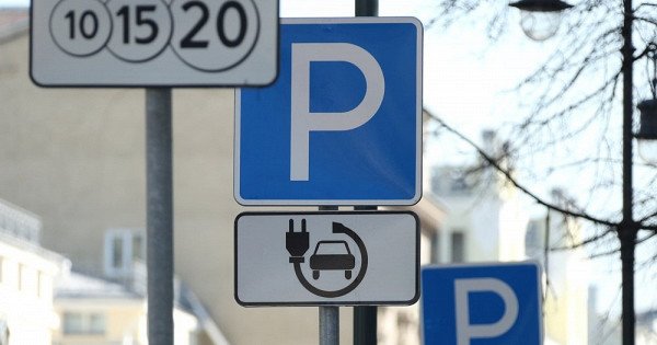 В Киеве мужик гнал на бешеной скорости, а девушка оказалась не в том месте и не в то время. Беднягу разорвало на куски и разбросало.
#дтп  ##гибдд ##пешеходы #avariya #dashcamaccident #dashcamaccident #dps #dtp #video #аврия #ВидеоАвария #дтп+засутки #дт гибдд-дпс.рф/video-avarij/v…