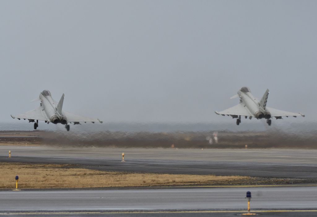 eurofighter's tweet photo. 📢 : “ #Eurofighter is the ideal aircraft for QRA — in fact the only limit is the time it takes for the pilot to get ready and all they have to do is get to the aircraft, strap in, close the canopy and the jet is ready. It’s very easy.”
Italian Air Force pilot (July, 2017) https://t.co/NMGIeYxd5m