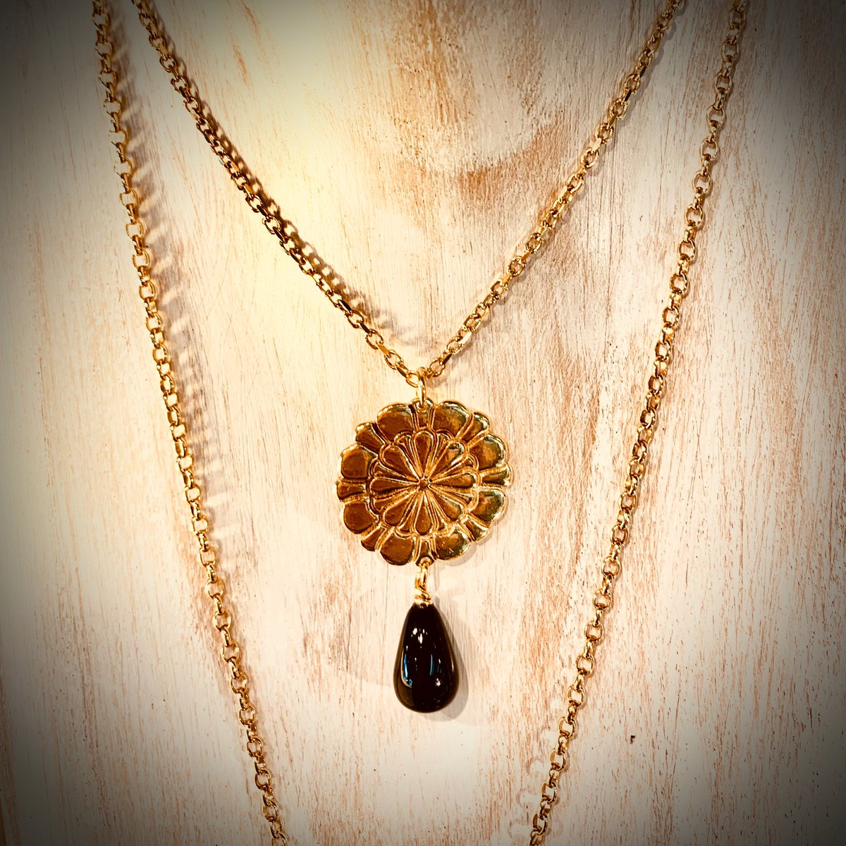 This piece was on display and sold at the Grenville shop in the British Museum as well as their online shop in February this year.
It was part of my 5th jewellery collection for the British Museum - In support of the major exhibition.