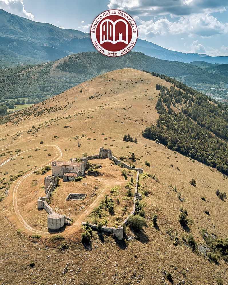 adm_ufficiale's tweet photo. 🏛️ Cinta muraria del castello di Sant'Eusanio Forconese (AQ) in una splendida veduta dall'alto.
--
📸 Maurizio Panicara per #abruzzodellemeraviglie
--
🏷️ #Abruzzo https://t.co/eyJVPBlikB