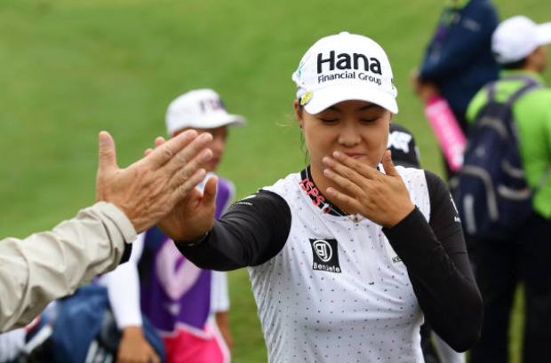 FlashscoreAU's tweet image. Aussies #MinjeeLee and #SuHyunOh are poised to strike over the money rounds in the #LPGA #TaiwanChampionship

🇰🇷Hur (-12)
🇺🇸Korda (-11)
🇦🇺Lee (-10)
🇰🇷Kim (-10)
🇦🇺Oh (-9)
🇨🇦Henderson (-9)

flashscore.com.au/golf/lpga-tour…