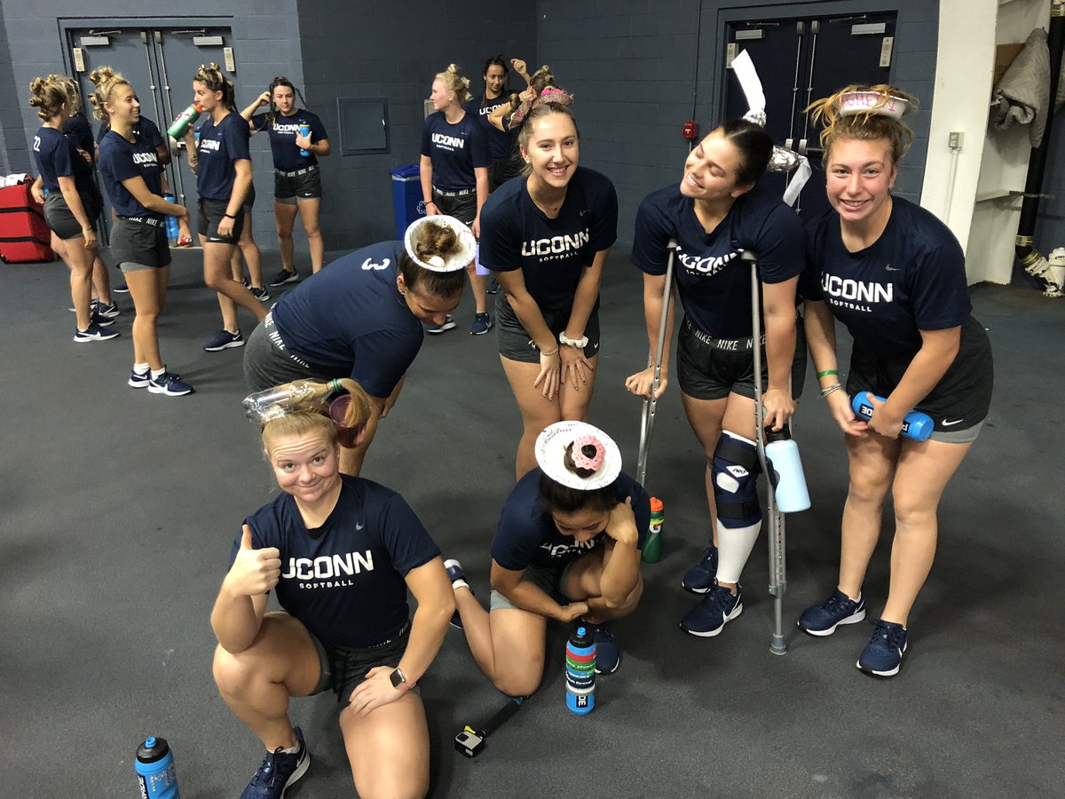 PattieeeRuthhh's tweet image. RISE AND SHIIIIINE #competitionday #crazyhairday @UConnSoftball