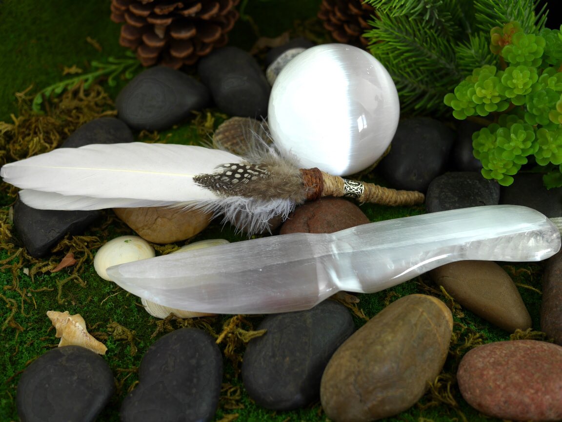 runesofthegods's tweet photo. ๐ฎSelenite Crystal Ball / Knife ๐ฎsmudge feather wand๐ #Witch #Altar #smudging #smudgefeather #runes #pagan #wicca #wiccan #selenite #selenitecrystal https://t.co/T3E8pdOKvc