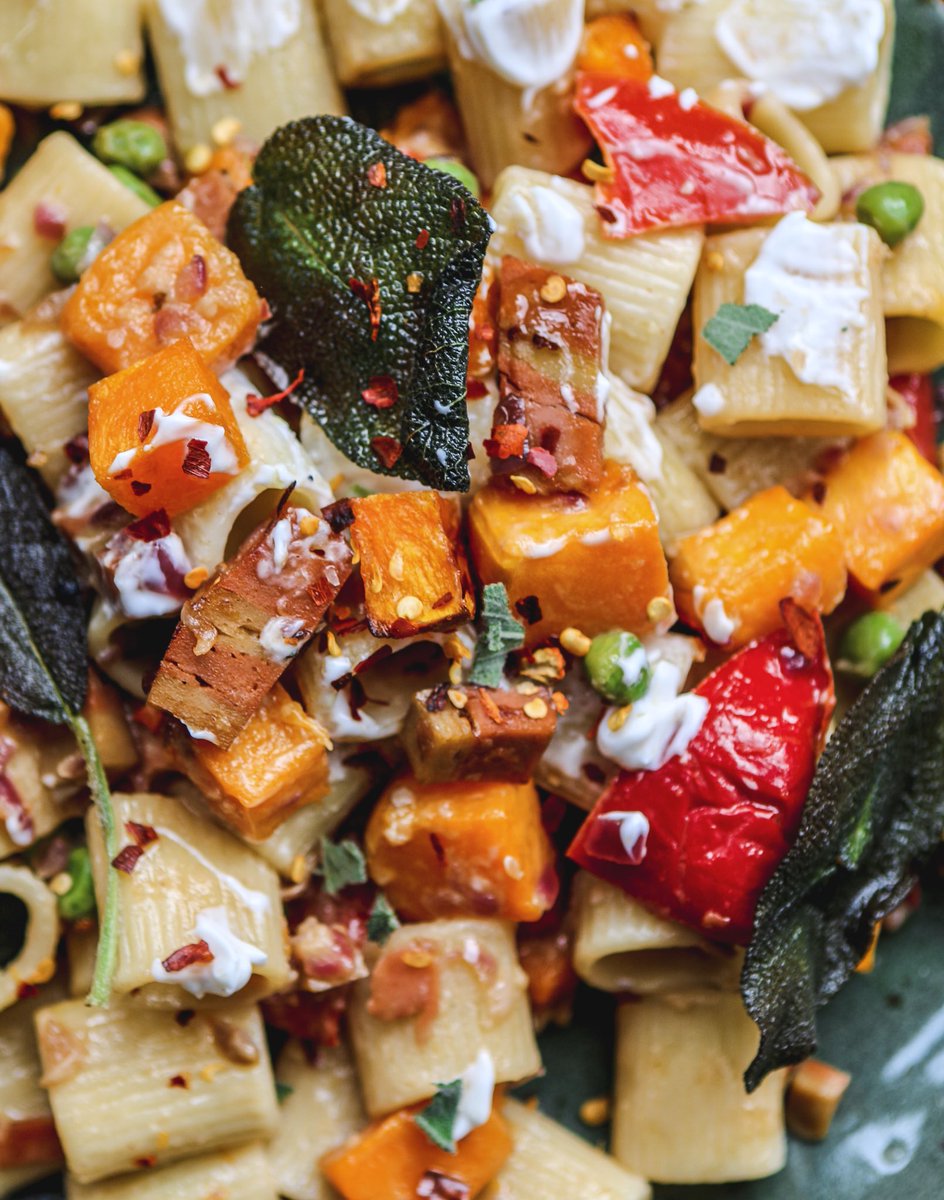 LucyandLentils's tweet image. Editing photos for upcoming recipes with supermarkets 😍 

This close up was too good not to share....

First time trying vegan pancetta 😍