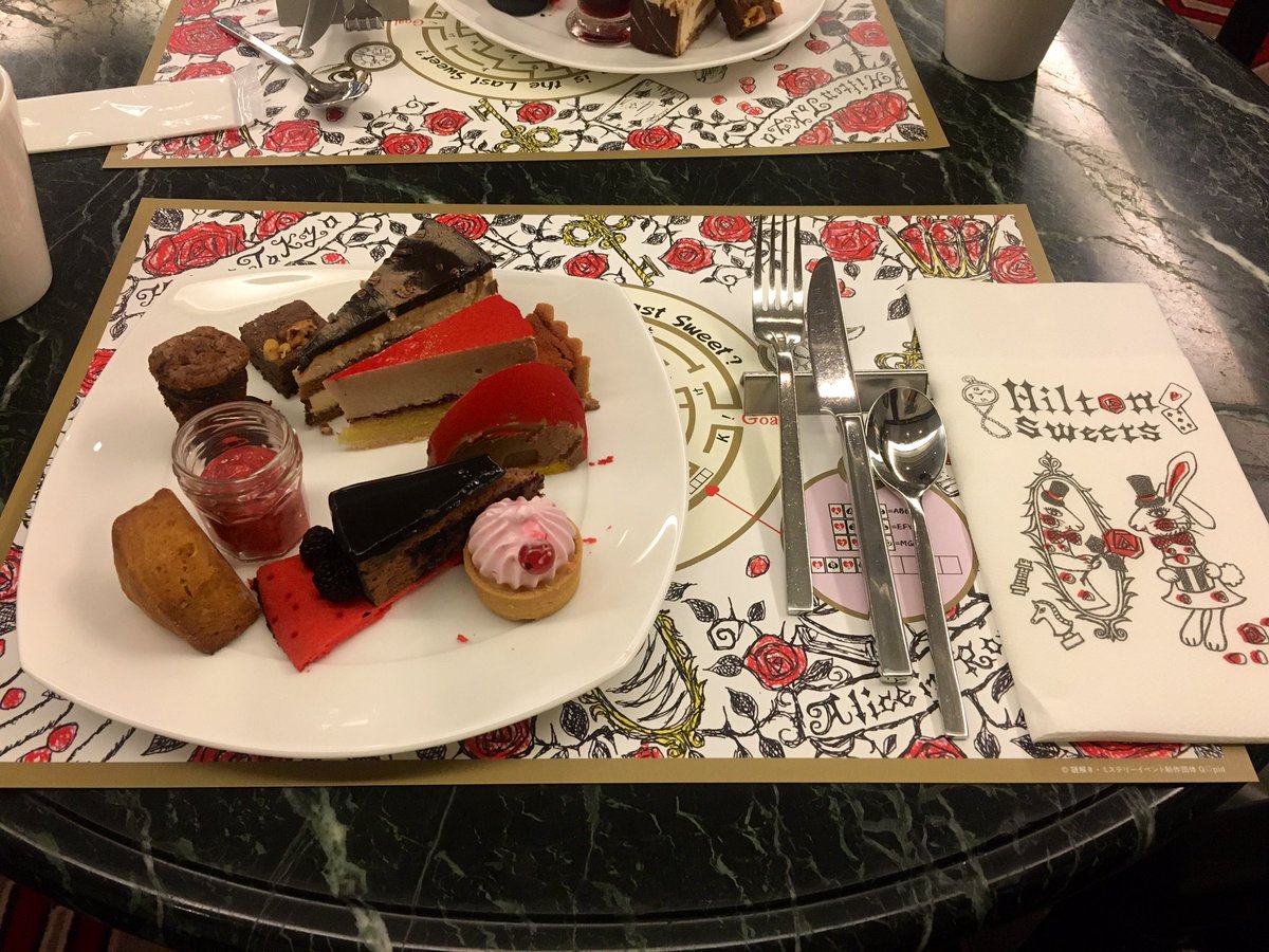 fpnamekochan's tweet photo. ヒルトン新宿で開催中のアリスinローズラビリンス🌹と名付けられたデザートビュッフェ🍰🍮に行ってきました✨✨一面アリスの世界観に溢れている中数々の美味しいケーキやチョコレートファウンテンやらに囲まれて幸せでした♫一ヶ月分くらいのスイーツを頂いたかも😅パスタ🍝やドリアも美味でした✨ https://t.co/vecd0qAEpY