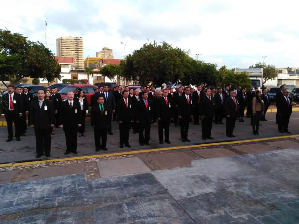 CICPC375's tweet image. El CICPC Nueva Esparta da inició a su XVIII Aniversario, rindiendo honores a los símbolos patrios y entonando con orgullo las gloriosas notas del Himno Nacional y el de nuestra Institución. #MesAniversarioCicpc