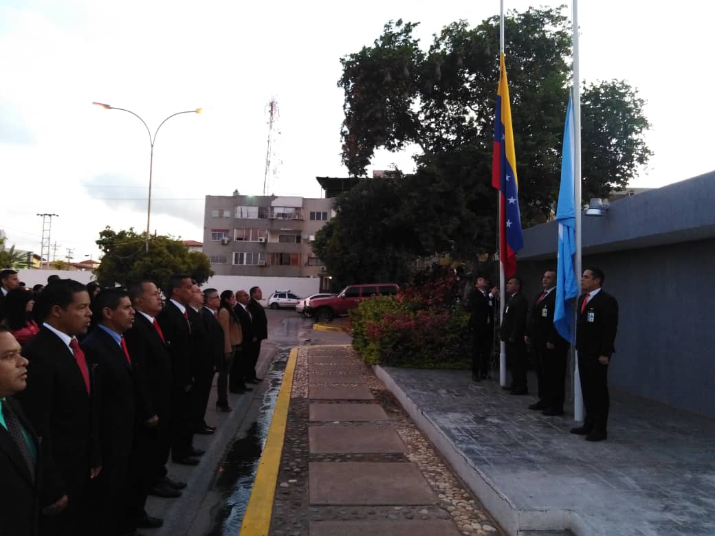 CICPC375's tweet image. El CICPC Nueva Esparta da inició a su XVIII Aniversario, rindiendo honores a los símbolos patrios y entonando con orgullo las gloriosas notas del Himno Nacional y el de nuestra Institución. #MesAniversarioCicpc