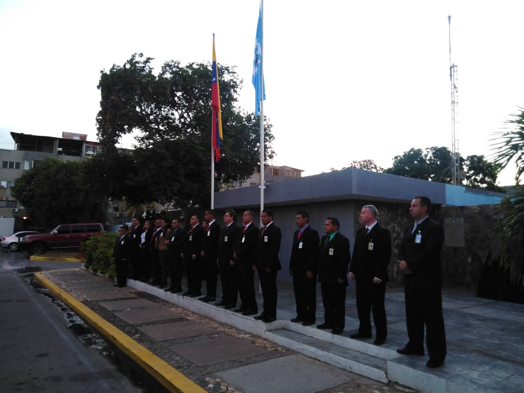 CICPC375's tweet image. El CICPC Nueva Esparta da inició a su XVIII Aniversario, rindiendo honores a los símbolos patrios y entonando con orgullo las gloriosas notas del Himno Nacional y el de nuestra Institución. #MesAniversarioCicpc