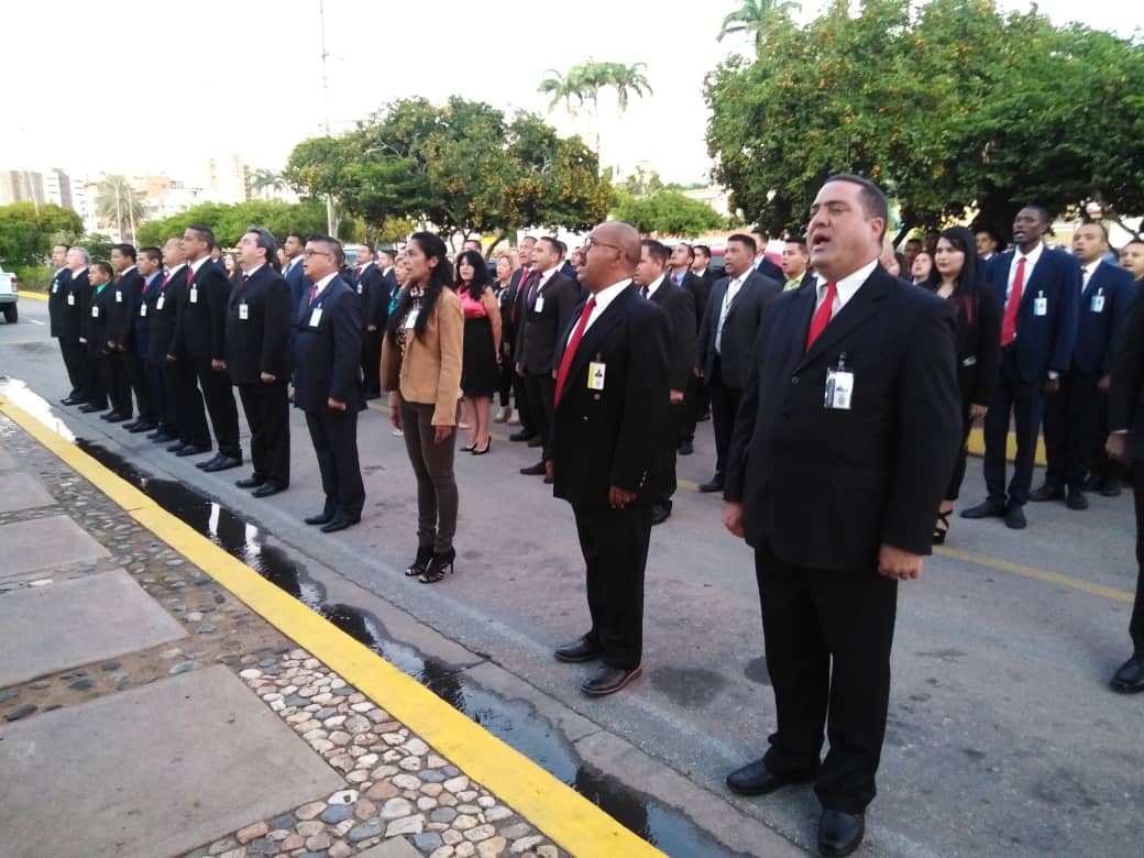 CICPC375's tweet image. El CICPC Nueva Esparta da inició a su XVIII Aniversario, rindiendo honores a los símbolos patrios y entonando con orgullo las gloriosas notas del Himno Nacional y el de nuestra Institución. #MesAniversarioCicpc