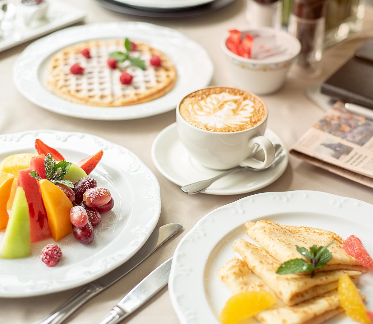 SerenaNairobi's tweet image. Elevate your #SundayFunday with a hearty breakfast to fuel at Cafe Maghreb for a magical day in the city. From the shopping, to the art to the history, there is just so much more to learn about Nairobi, so stock up! 

Happy Sunday.