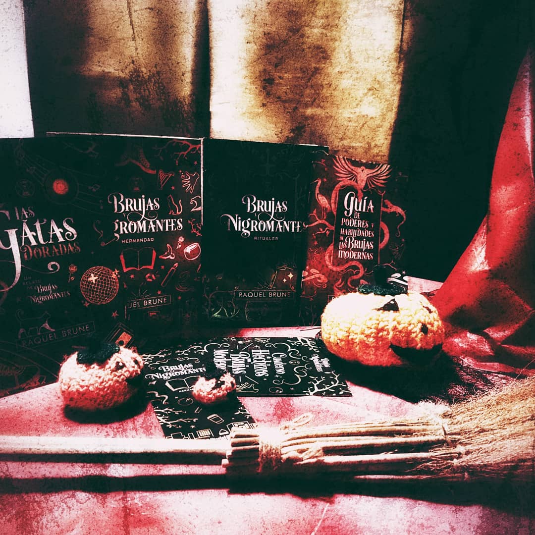 ilustrandomundo's tweet photo. 3° escenario de la recomendación del libro 'Rituales - Raquel Brune'. Es el segundo libro de Brujas y Nigromantes. Espero que os gusten los escenarios. @EdHidra @raquelbookish @FANSR #halloween2019 #fantasíaurbana #juvenil https://t.co/OlEsWnet3B https://t.co/WP0kntmYHN https://t.co/zyClQUWPxI