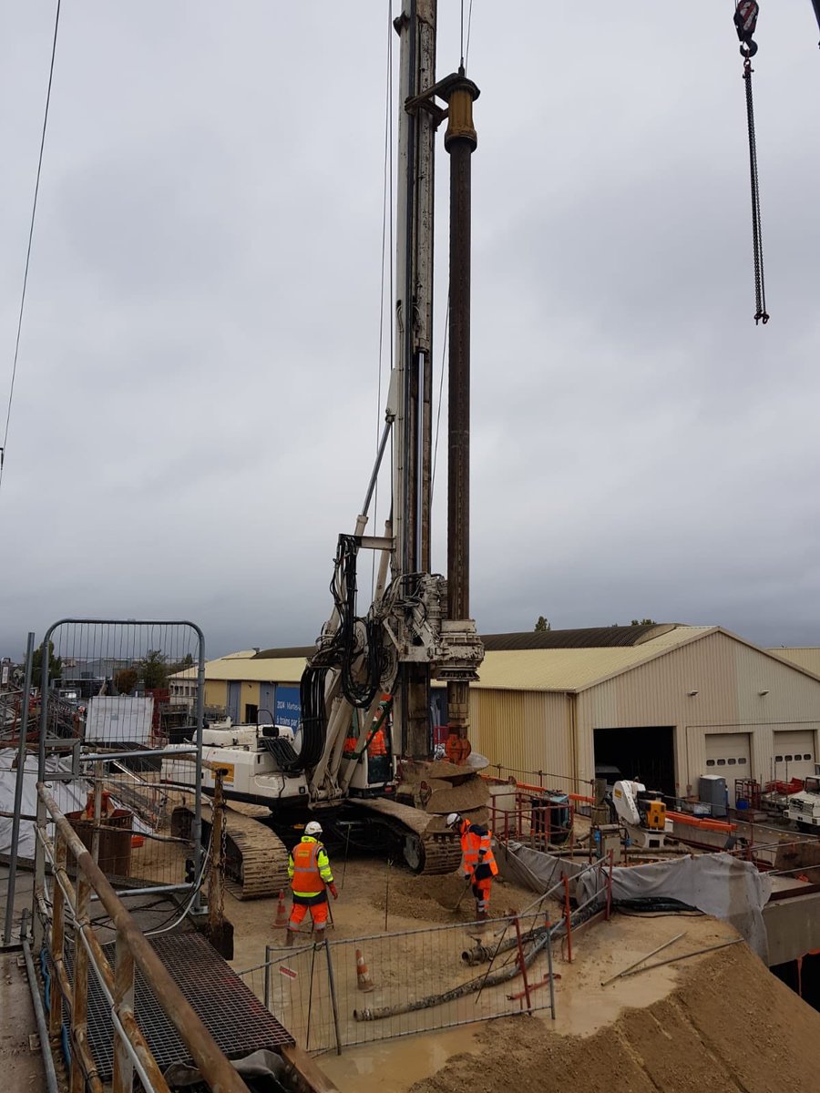 #Eole chantier en images! gros we sur le secteur de Poissy mais aussi  sur tous les chantiers du Projet! Images sur Bezons. Soutien aux équipes qui bossent ce we et dehors sous la pluie ! 👍<a href="/SNCFReseau/">SNCF Réseau</a> <a href="/IDFmobilites/">IDF Mobilités</a>