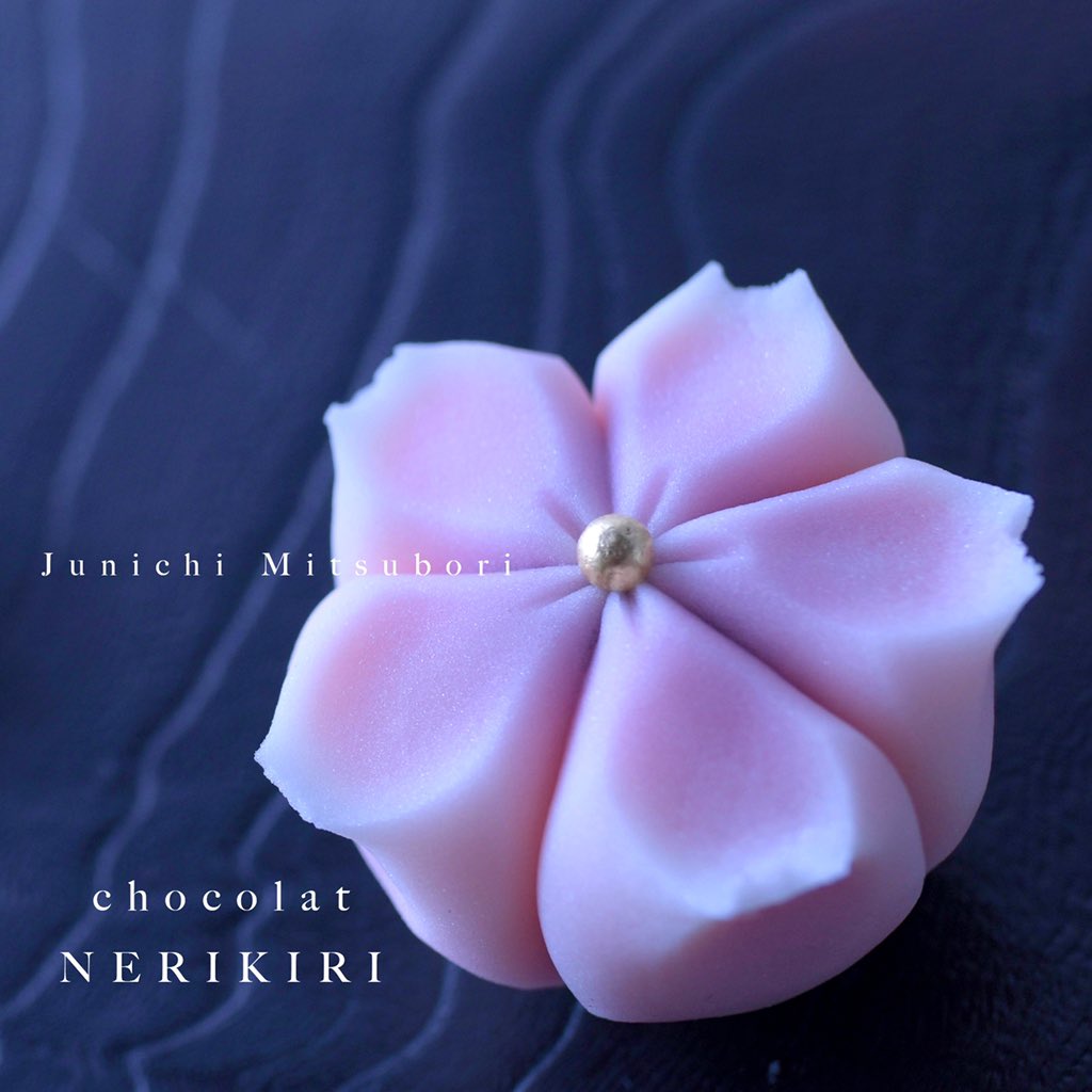 c9z_mj's tweet image. 今回の @salonduchocolat では、

おかげさまで煉切の方は会議中に完売してしまう勢いですので、
この機会にどうぞお早めにお楽しみ下さい😊

パリへお出掛けの方は
どうぞ会場B39へお立ち寄り下さい。

パリでお会い出来るのをたのしみにしております。

merci 
#salonduchocolat 
#Paris
#B39