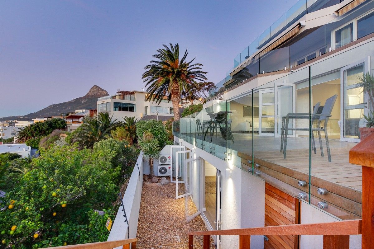 Swoon over the magnificent #CampsBay #sunsets at #HoughtonViewsApartment.Located within a 10 minute walk to the #beach &restaurants,enjoy relaxing in style.
https://buff.ly/324Qxfx
#travel #holiday #getaway #luxury #accommodation #campsbay #capetown #staywithnox #noxholiday #sea