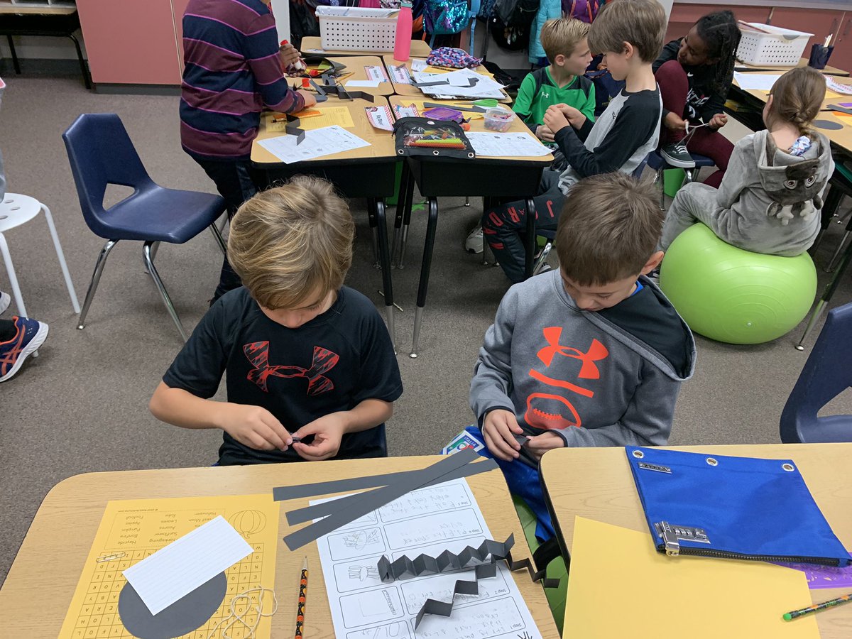 TRESThirdGrade's tweet photo. Our 3rd graders were fantastic teachers today during our Spider Making activity with 2nd grade!🕷 https://t.co/QS48KEUlH3