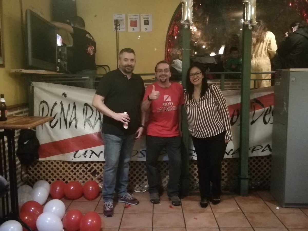 Felicidades un año más a <a href="/losdesperdigaos/">los desperdigaos</a> por su fiestón. Qué bien lo pasamos!!!