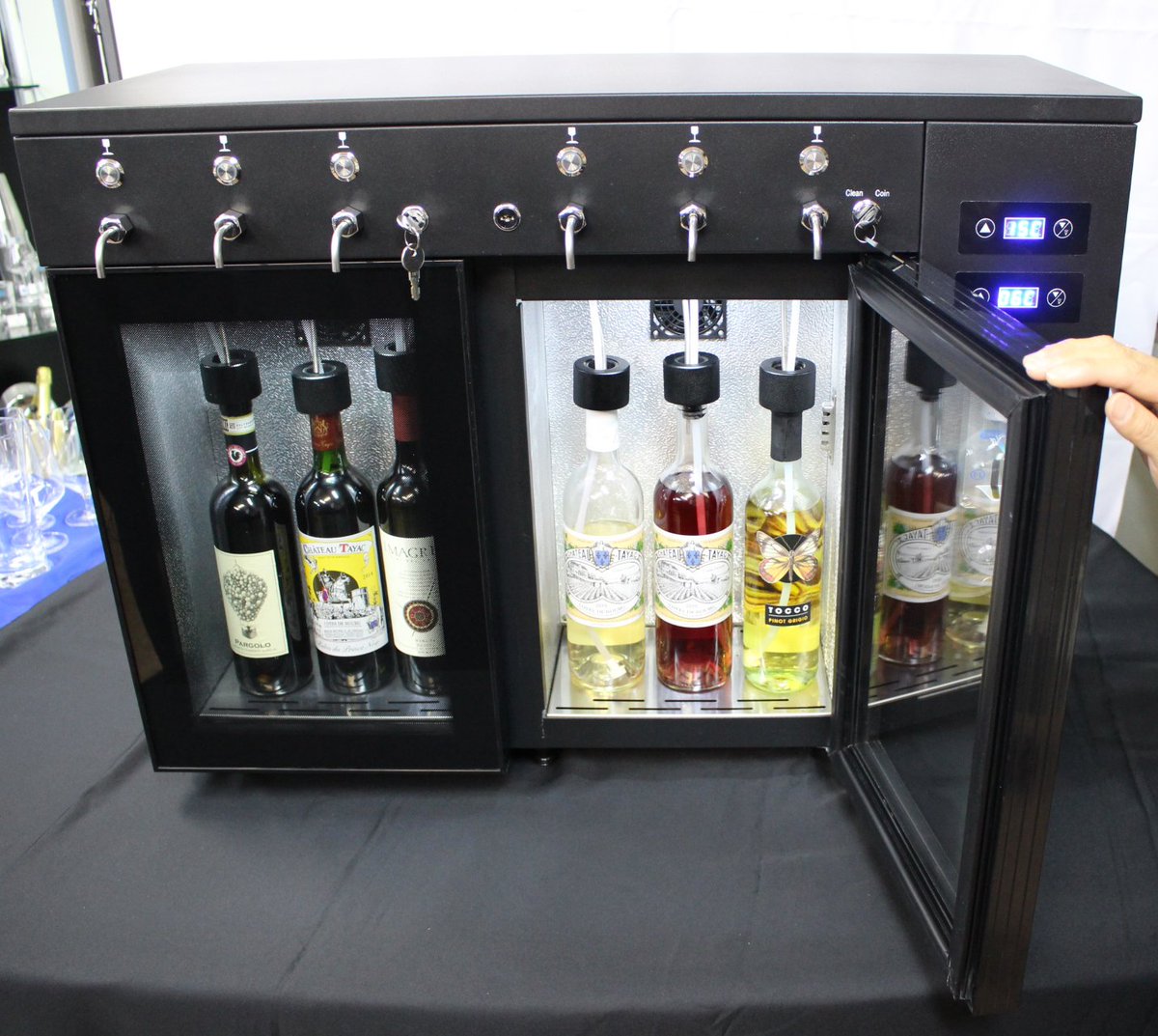 ワインセラー グラス グッズのグローバル A Twitter 新商品発売のお知らせ 店舗でのワイン 日本酒のセルフサービスを可能にする日本初のコイン式サーバー ファンヴィーノ コイン式ワイン Sakeサーバー 6本用 を11月5日発売します 商品情報 お ワインセラー グラス グッズのグローバル A Twitter 新商品発売のお知らせ 店舗でのワイン 日本酒のセルフサービスを可能にする日本初のコイン式サーバー ファンヴィーノ コイン式ワイン Sakeサーバー 6本用 を11月5日発売します 商品情報 お