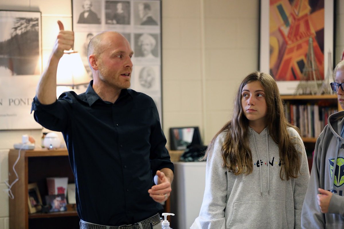 GLOBALLY-ENGAGED! @HCPSsupe met <a href="/PetteriElo/">Petteri Elo</a> while studying Finnish education. Petteri coaches teachers in student-centered instructional practices. He joined us to teach alongside our team. Thanks Petteri for sharing inspiring ideas! #InspireEmpowerLead #atraditionofexcellence