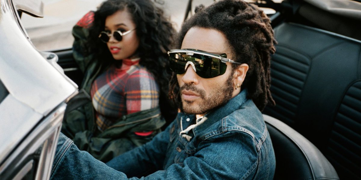 RollingStone's tweet photo. Rising R&amp;B singer-guitarist @HERMusicx bonds with her hero @LennyKravitz about having musical parents, Miles Davis, and the importance of not listening to others. Read their Musicians on Musicians conversation here https://t.co/3d8Sygin6e https://t.co/rv8Q0G4fSy