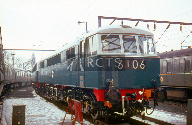 _doublearrow's tweet photo. Here are some more shots from the RCTS (https://t.co/mLlx7xuMPB) Photographic Archive, showing early AL6s without the #WarningYellow apron/bib, which all to me look more like Electric Blue than #RailBlue (or a variant thereof) https://t.co/3C1WygmAt2