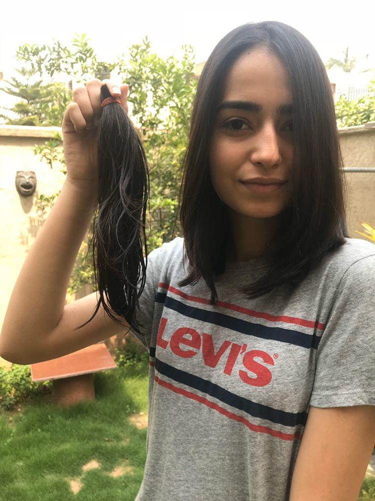 hairtohelppk's tweet photo. Fatima donates her hair to women and children suffering from cancer.
You can donate your hair too or sponsor a wig for a cancer patient in PKR 3000.
Visit: https://t.co/bURpnQcmUZ
Or DM us for details.
#ProudHairDonor #Pinktober #DonateHairForCancerPatients #HairToHelp https://t.co/RfB7nYpn43