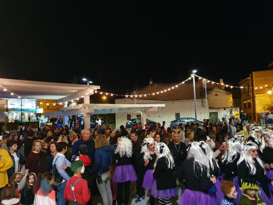Impresionante la V Casa del Terror organizada por la Concejalía de Juventud y más de 40 voluntari@s participando.
Todo ello acompañado de un pasacalles, concurso de disfraces y la tradicional castañada con anís.
Gracias a tod@s por tan buena acogida y participación.