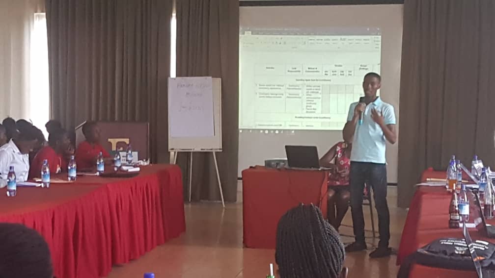 ShianKazibwe's tweet photo. Youth constituency country Representative, @arafat_kabugo discussing on the Annual Constituency Communication Work plan in #YCEM held at Fairway hotel. @UNYPA1 @upliftfoun @nyhnchinaug @DrBENK2 @UYAFPAH1 @uyahf1 @YALIRLCEA @GlobalFund @TASOUganda https://t.co/lZVaCVaA8r
