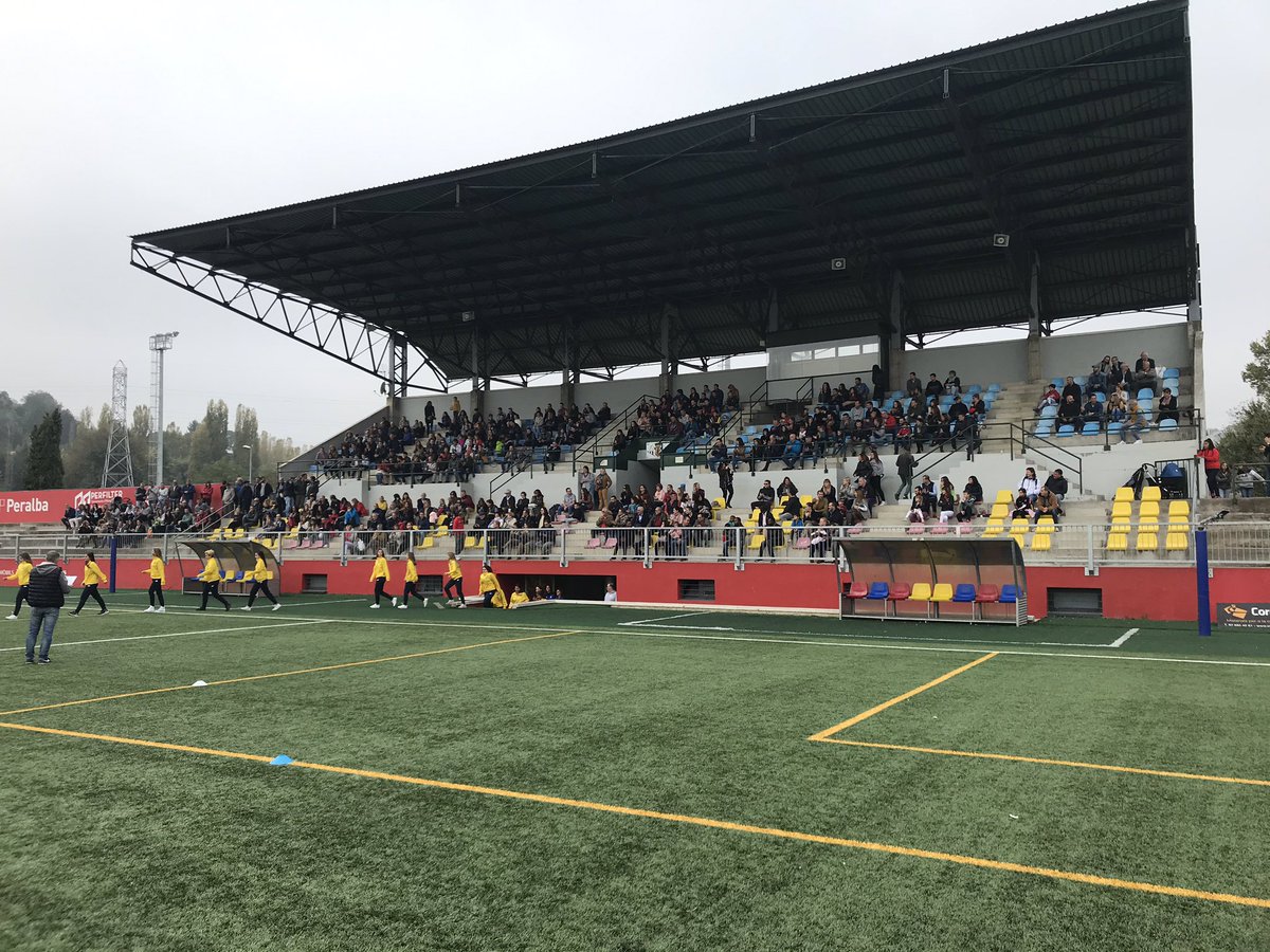 VicRiuprimer's tweet photo. #Presentacióequips 2019/2020
Moltes Gràcies a tots els Jugadors, entrenadors/es coordinadors pares mares, avis, avies, familiars i autoritats per fer-ho possible!
#EntretotsfemClub
#SomhiVicRiuprimerREFO 🔴⚪️ #Futbolcat #futbolbase #futfem #Orgullasa #VicActivat #Osona https://t.co/dAoCL8k4ue