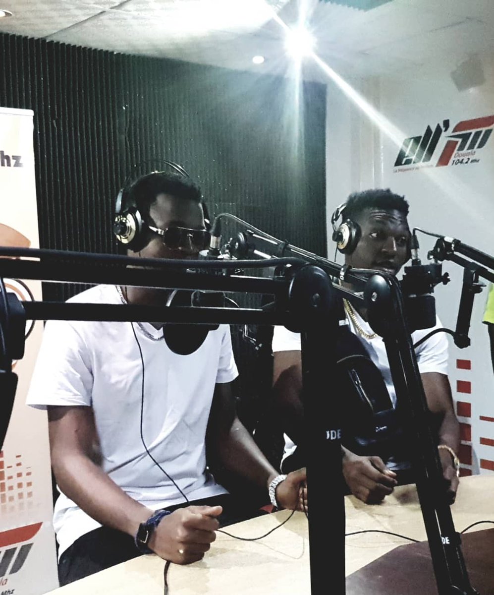 FreshStyle237's tweet image. Yo la #team_fresh 
Vivez en images notre passage sur la #ellfm radio 😎😎😎😎