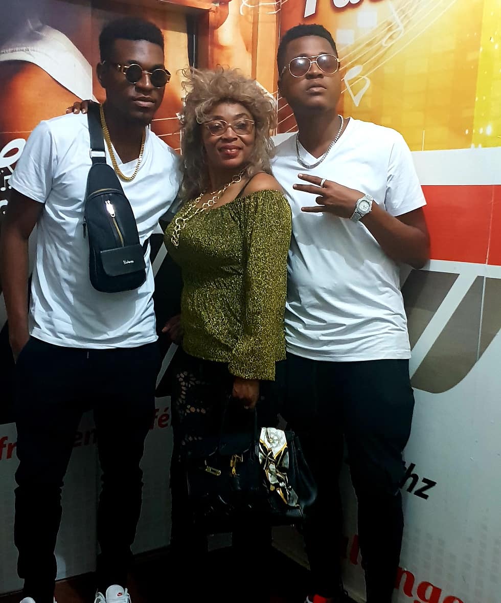 FreshStyle237's tweet image. Yo la #team_fresh 
Vivez en images notre passage sur la #ellfm radio 😎😎😎😎