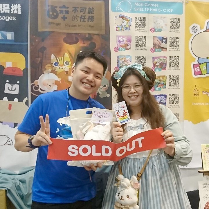 tilabunny's tweet photo. ドイツの友達の応援にありがとう❤️沢山の兎ドリンクを描いて、美味しいものも沢山食べた。素敵な初めてのドイツ旅行をありがとうございます🐰❤️
Sale in >>
🔸Designfesta50 - 攤號 B287
🔸GM2019
@MoziGames
攤號 イ15
-
#spiel2019 #MOZIGAMES #ゲームマーケット2019東京 #GM2019 #designfesta https://t.co/aKtm8RI6Fw