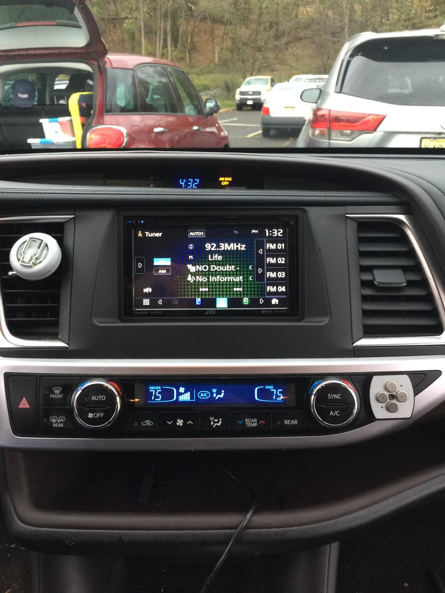 MetJoeAutoElect's tweet image. Installed a @JVCMobile double din head unit in a 2015 @Toyota Highlander. Also retained the OEM backup camera.