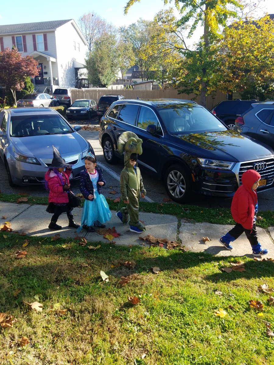 Memories that last a lifetime!
Park School Parade was a success. Tons of happy children...and parents as well!! #Opride #Ossiningschools <a href="/gringel1/">GRingel</a> <a href="/StollerMelisa/">ParkAP</a> <a href="/cynbardwell/">Cbardwell</a>