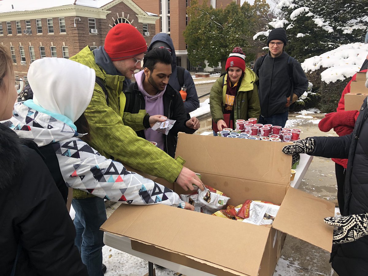 Everyone’s reaching for those #WisconsinAg products! Come get your #yogurt #cranberries and #potato chips before they run out. 

CFB #HarvestHandouts is happening now in front of <a href="/UWMadisonCALS/">UW–Madison CALS</a> #Ag Hall.