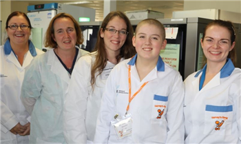 nhsuhcw's tweet photo. Alex and her Mum Vicky had a day to remember, getting a sneak peak at what goes on in our Pathology Department.

In June 2019, the 13-year-old was diagnosed with Acute Lymphoblastic Leukaemia and is now in her third block of treatment.

Read more here: https://t.co/5qxNh2F4Fe https://t.co/W3VbS1GUaI