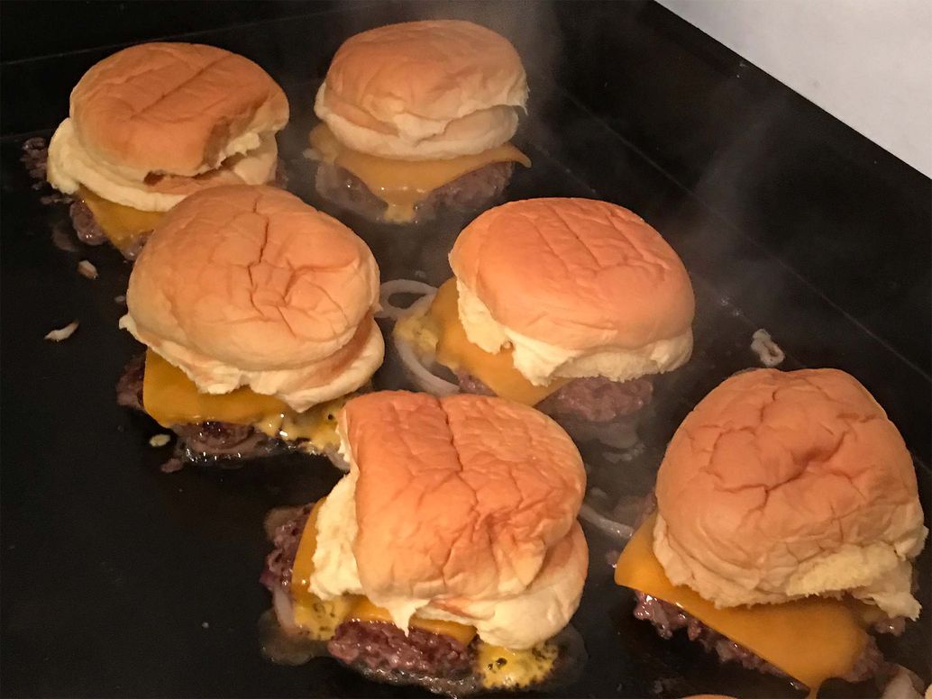 The Best Recipe for Venison Smash Burgers  #horseandhoof

ow.ly/S8sL50wZ74L