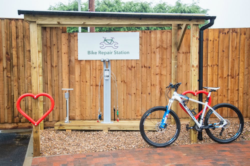 Today we launched our new community store in Openwoodgate and were joined by children and staff from Openwoodgate Pre-School to cut the ribbon - the children produced a fantastic piece of artwork which is featured on the outside of the store ow.ly/TQYn50wZddo #Derbyshire