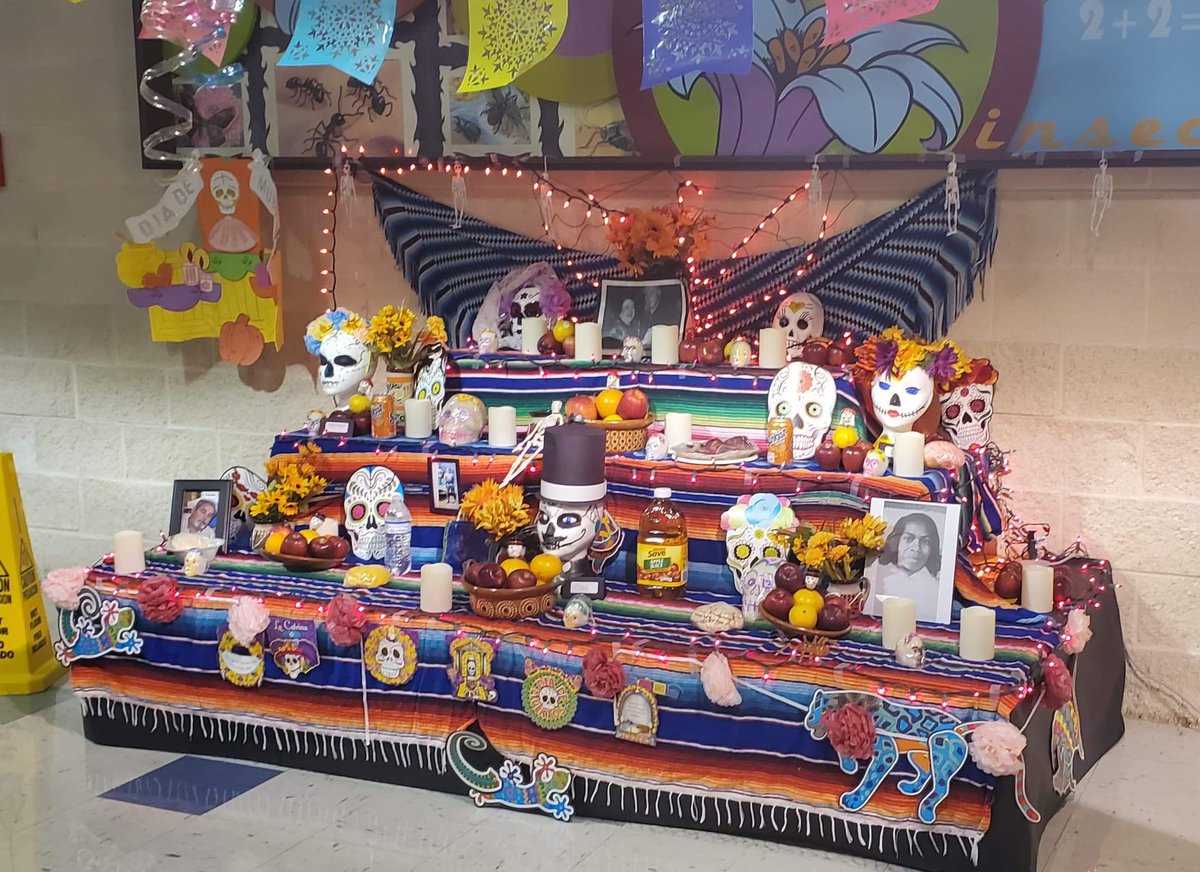 DulceLChavez's tweet photo. Sooo cold outside, but very warm inside @ElementaryMcbee. Our moms did a wonderful job with the altar for Día de Muertos and here mom @mina_2586 sharing some hot chocolate and pan dulce as a tradition for this Mexican holiday. 💀☕️🎉 https://t.co/m5WA3VAyxV