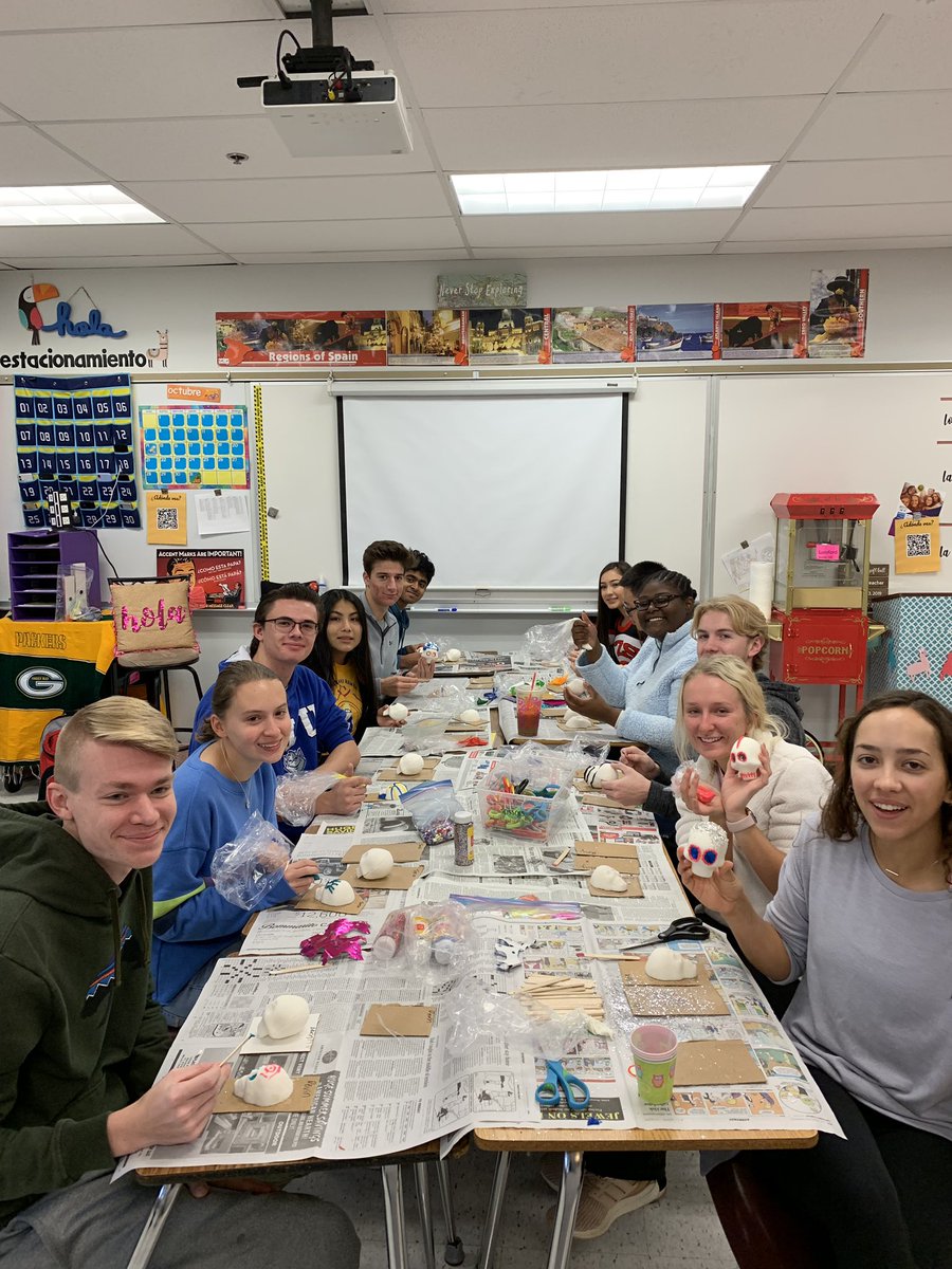 kclunsford's tweet image. Calaveras de azúcar 💀 #español4 #DiaDeMuertos