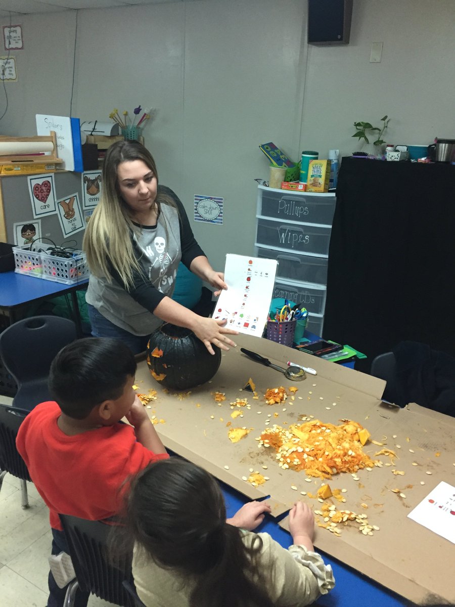 lanelsonSLP's tweet photo. The kids loved using a @goboardmaker communication board while dissecting a pumpkin! @bpsb_slps #aac #communicationboard #halloween2019 https://t.co/PoqmMiuiEJ