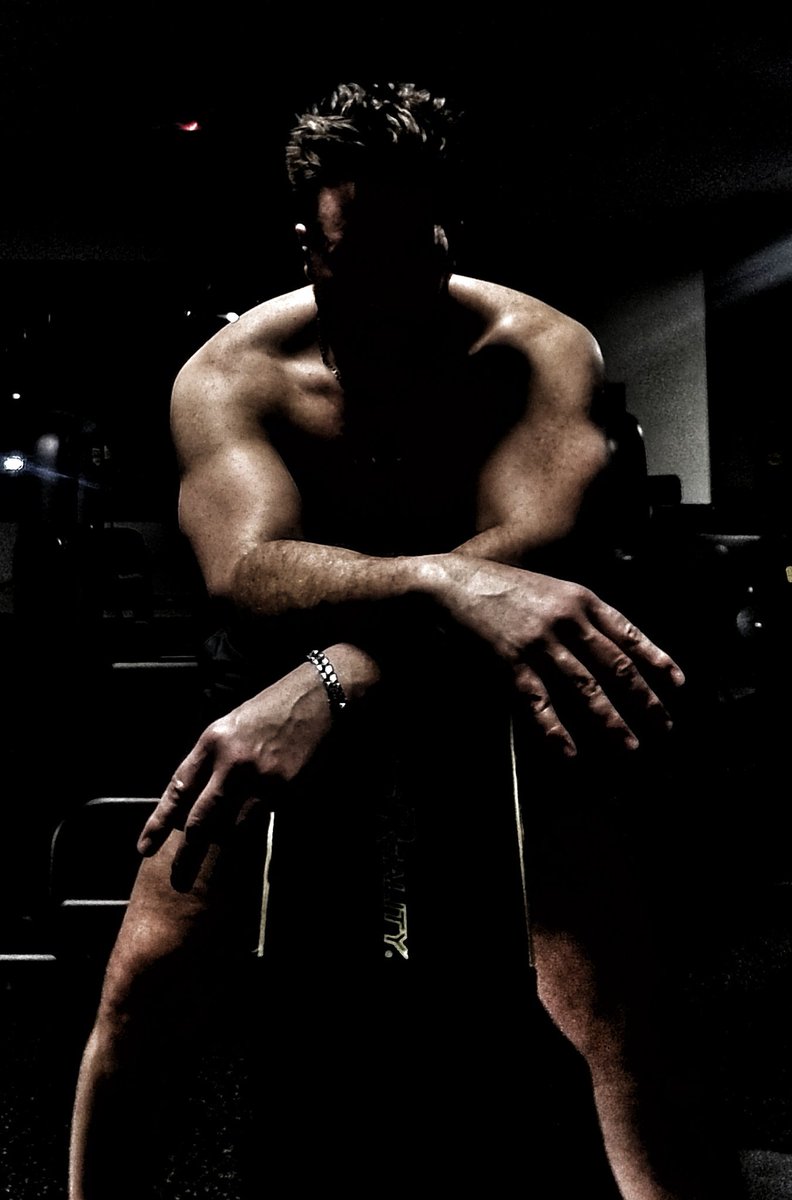 ChronicleJon's tweet photo. Goofing around with some cool lighting in the gym. #gymlife #WorkoutWednesday 
#DadBod https://t.co/glGHmcuZe8