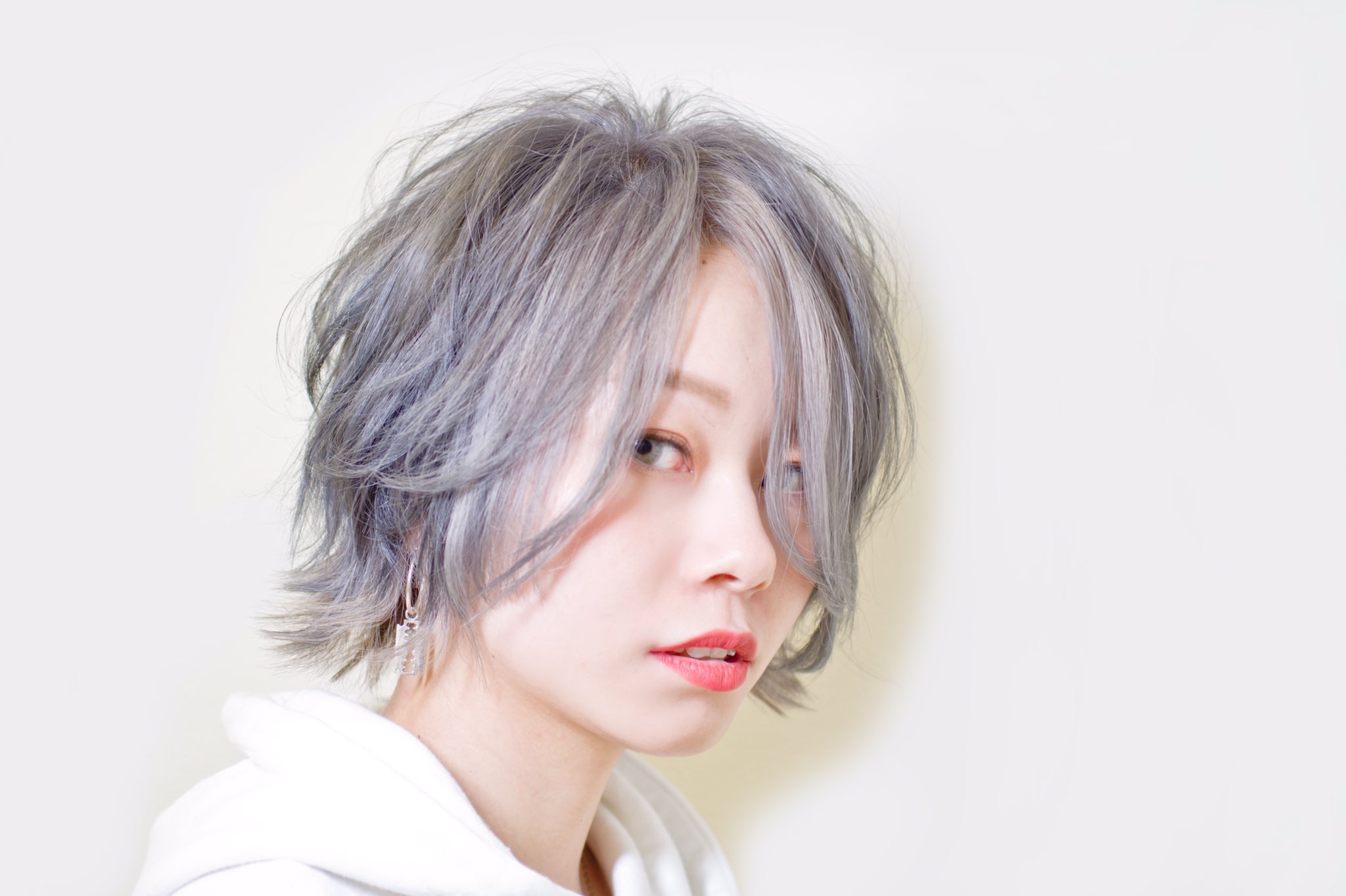 れいにゃん على تويتر 今回のヘアはショートで作るウルフカット カラーはグレー ハイライト インナーにホワイトが入ってます 前髪長め ショートヘアのウルフカット超可愛い Hair Tamotsu Onishi Photo Tanboru7 撮影 札幌 作品撮り れいにゃん على تويتر 今回のヘアはショートで作るウルフカット カラーはグレー ハイライト インナーにホワイトが入ってます 前髪長め ショートヘアのウルフカット超可愛い Hair Tamotsu Onishi Photo Tanboru7 撮影 札幌 作品撮り