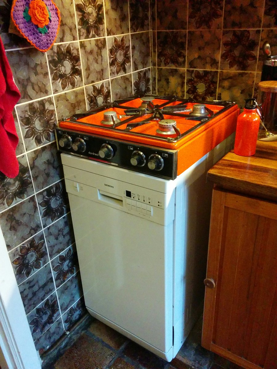jolievdk's tweet photo. @edwinm En nu hebben wij een nรฒg mooiere retro keuken ;) #Waardeer het #Repareer het https://t.co/GtyUFXxsWp